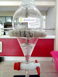 Sintesis T-butil Klorida Metode Ekstraksi Cair-cair Sintesis T-butil Klorida Metode Ekstraksi Cair-cair